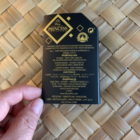 Disney  Pocahontas , designer ultimate Collection pin . - Picture 5 of 6